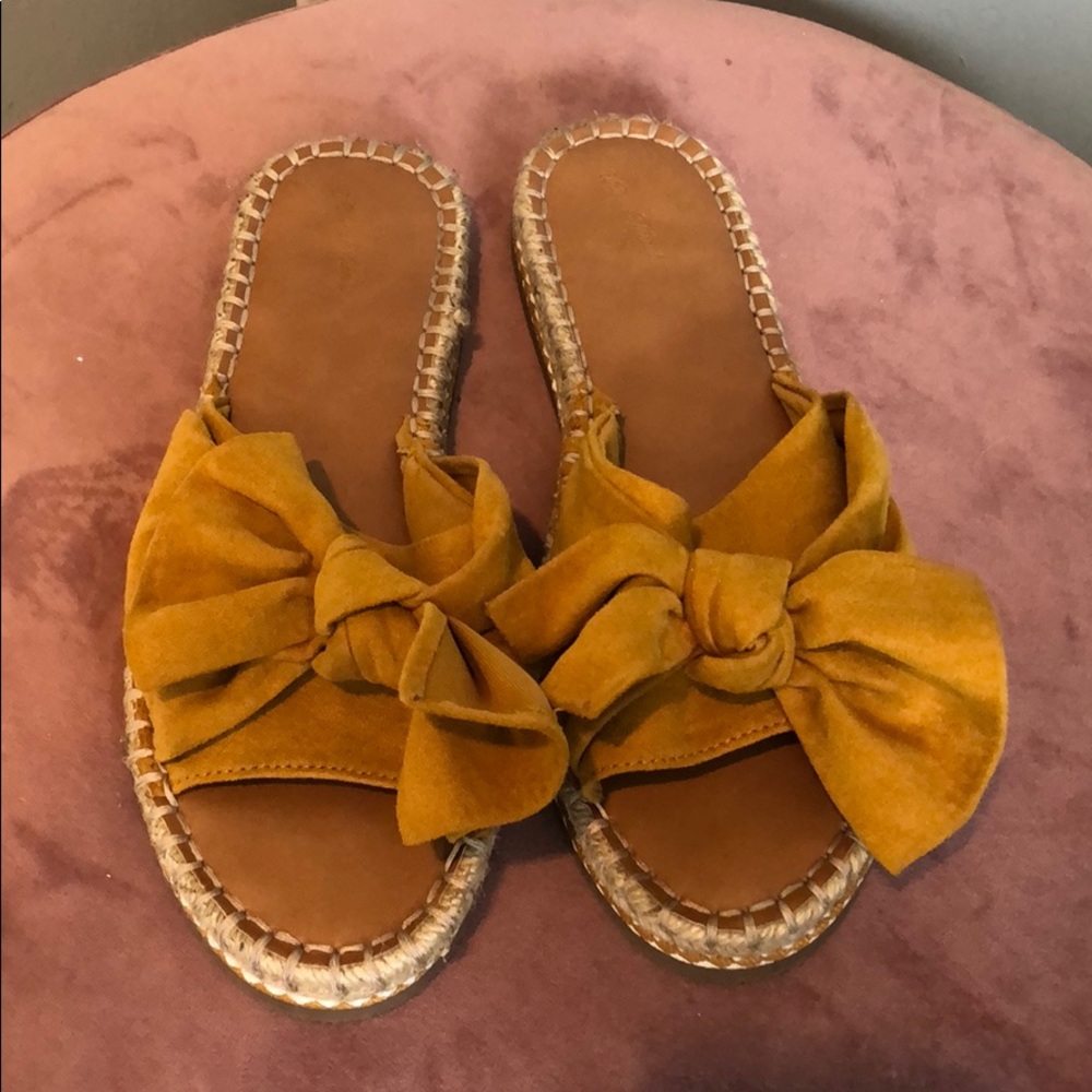 Universal Threads sandals